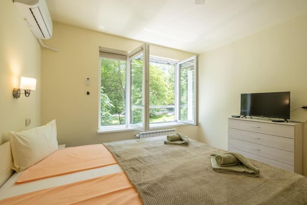 Top Location, Brand New 3 Bdrm Apt & Free Parking ソフィア エクステリア 写真