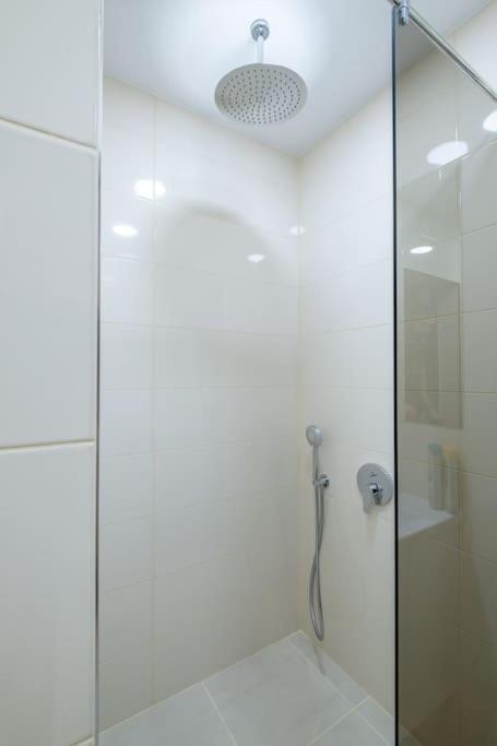 Top Location, Brand New 3 Bdrm Apt & Free Parking ソフィア エクステリア 写真