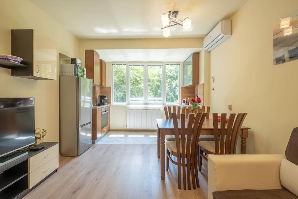 Top Location, Brand New 3 Bdrm Apt & Free Parking ソフィア エクステリア 写真