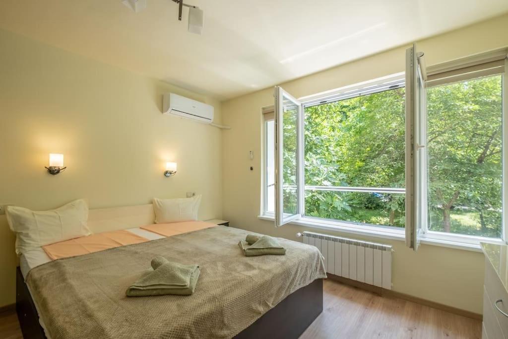 Top Location, Brand New 3 Bdrm Apt & Free Parking ソフィア エクステリア 写真