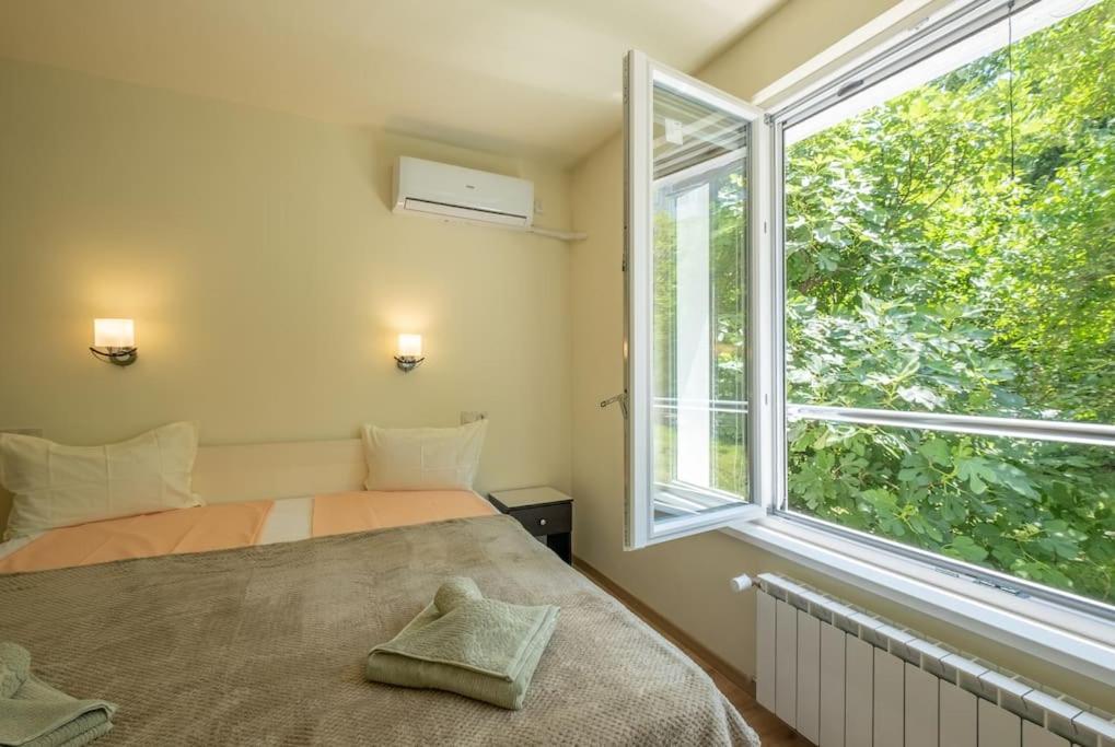 Top Location, Brand New 3 Bdrm Apt & Free Parking ソフィア エクステリア 写真