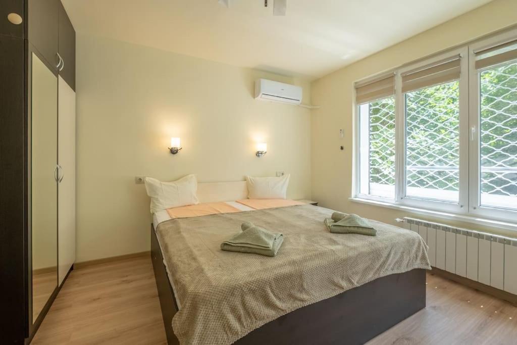 Top Location, Brand New 3 Bdrm Apt & Free Parking ソフィア エクステリア 写真