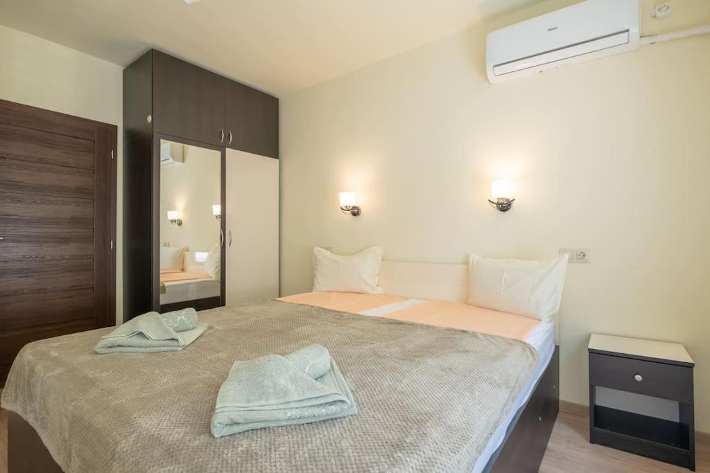 Top Location, Brand New 3 Bdrm Apt & Free Parking ソフィア エクステリア 写真