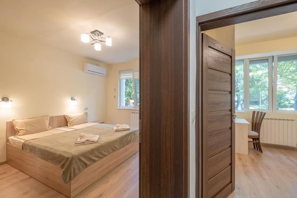 Top Location, Brand New 3 Bdrm Apt & Free Parking ソフィア エクステリア 写真