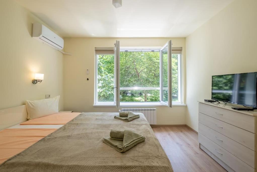 Top Location, Brand New 3 Bdrm Apt & Free Parking ソフィア エクステリア 写真