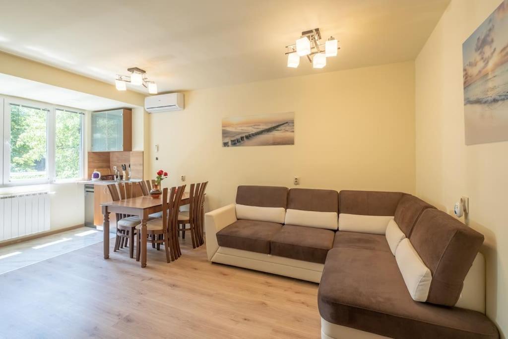Top Location, Brand New 3 Bdrm Apt & Free Parking ソフィア エクステリア 写真